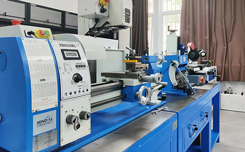 Small precision lathes are small and widely used